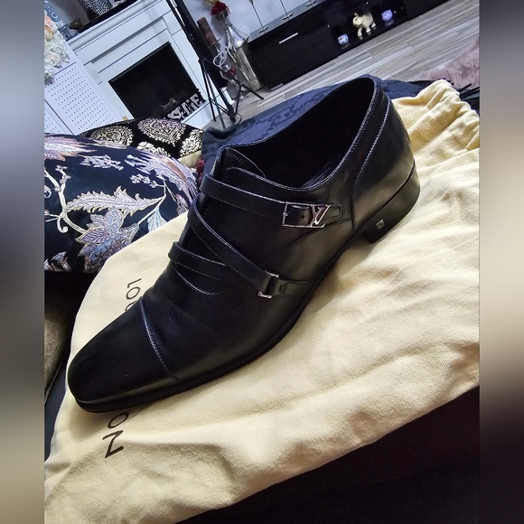 Louis Vuitton Mens Black LV Logo Equinox Shoes Derby Size: 8.5 main image 5
